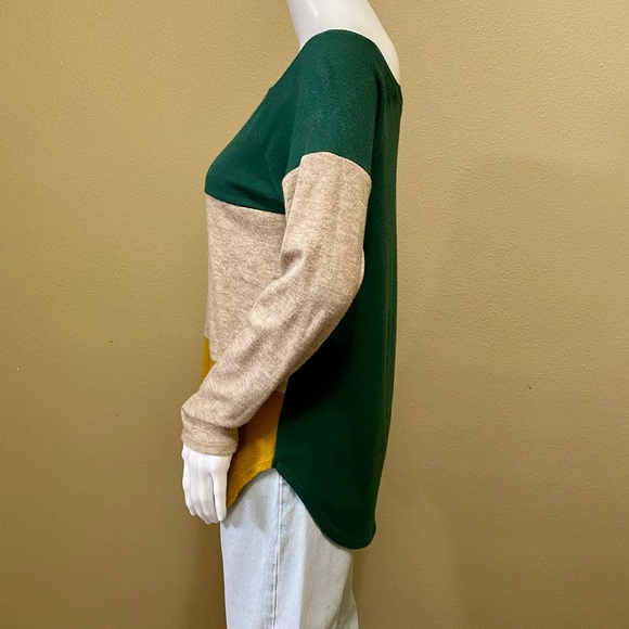 Fantastic Fawn Off the Shoulder Top - Picture 4 of 5